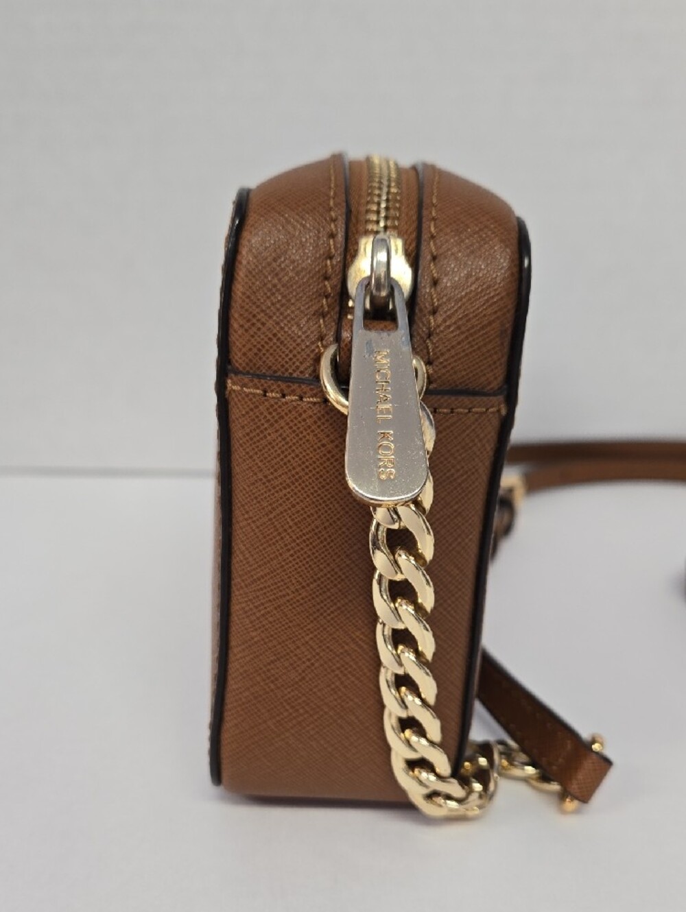 Michael Kors Brown Saffiano Leather Crossbody w/Gold Chain EUC 8.5"x5"x2" - Picture 3 of 14